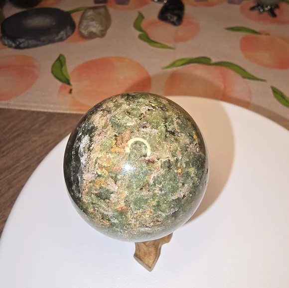 Full garden quartz crystal sphere - Picture 7 of 9